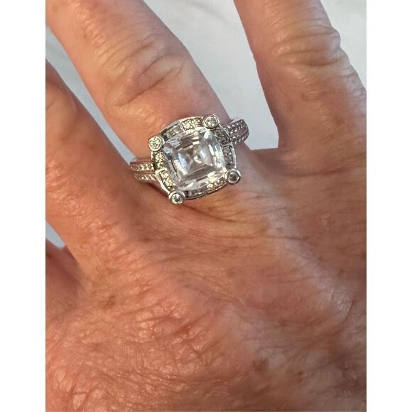 7 CT Top Quality CZ engagement ring - Picture 3 of 8